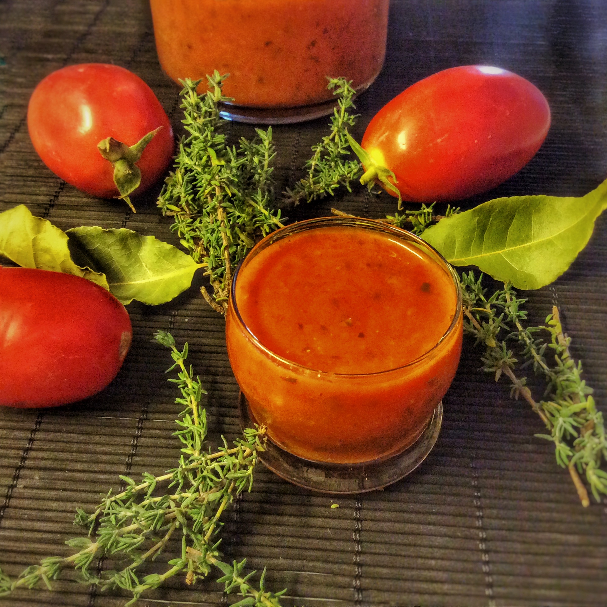 Sauce tomate aux herbes aromatiques - Vegan freestyle